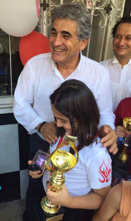 Defneli Elif in Birincilik Sevinci D efne Belediye Başkanı Dr. İbrahim Yaman, Antakya Satranç Kulübü nü ziyaret ederek, başarı sporcuları tebrik etti.