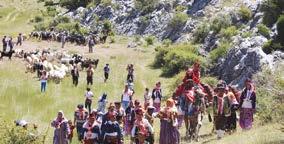 Fotoğraf: 1, Yayla göçü (URL.1). zorunda kalanların gerçekleştirmiş oldukları bir fiildir (Şahin - Yaylı, 2016: 1).