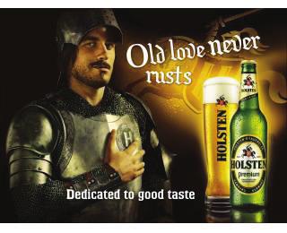 406 Aslı ELGÜN Resim 1: Holsten Bira Markası Reklam Metni Resim 1 de Alman bira markası Holsten in reklam metninde tipik bir savaşçı arketipi kullanımını görmekteyiz.
