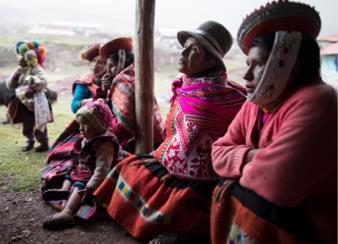 raditional Peruvian women s clothes and women with children. Photograph 8. raditional Peruvian women s clothes and llamas. Photograph 9.