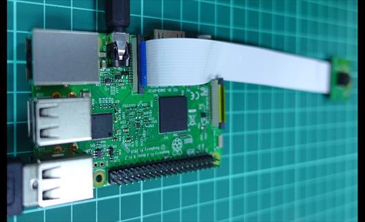 Şekil 1- Raspberry Pi Motor Kullanımı Bağlantı Şeması Projemizdeki bant sistemini çalıştırmak için dc motor kullandık. Bant sistemi atıkların mekanizmamıza ilerlemesini sağladı.