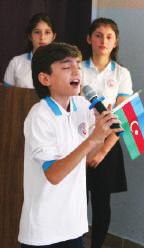 (Fotoğraf: 1) Başarılarını tecrübelerini ile taçlandıran kıymetli müzik öğretmenimiz Gönül Ahundova yönetimindeki koromuz, Azerbaycan ve Sensen Yüreğim şarkılarını seslendirdi.