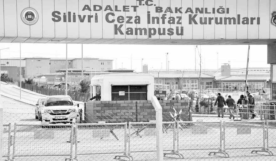 2002-2012 yılları arasında Türkiye hakkında verilen 53 kararda ihlal olmadığına hükmedildiğini belirten Davutoğlu, 210 karar ise dostane çözüm, kayıttan düşürme ve diğer kararlara ilişkindir dedi.