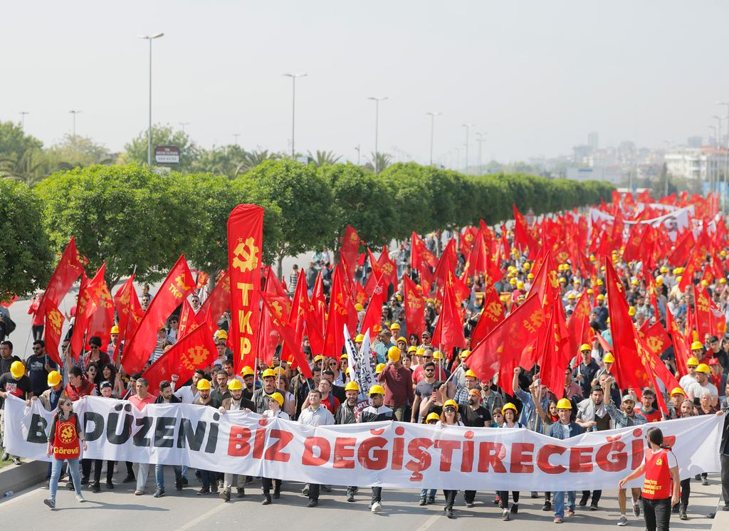 günlük TKP Gönüllüsü OL https://www.tkp.org.tr/gonullu/ Paranın saltanatının olduğu yerde gerçek hesaplaşma olmaz. Hesabı ancak bu düzenden çıkarı olmayan emekçiler sorabilir.