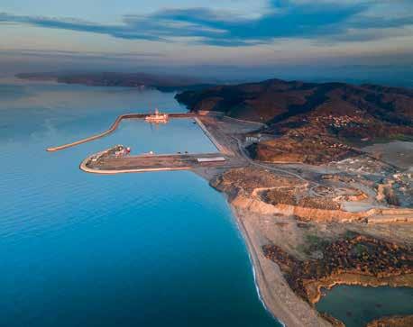 HABER tamamladık. Her projemizde olduğu gibi limanımızın çevresindeki doğal dokunun geliştirilmesi konusunda büyük bir ihtimam gösterdik. Limanımıza bakan yamaçlara bin adet ağaç dikildi dedi.