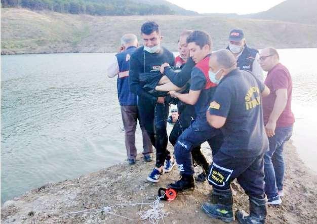 Kasaplýktan anlamayan ve hiçbir iliþkisi olmayan kiþilerin vatandaþlarý maðdur ettiðini ifade eden Gür, vatandaþlarýn kurban kesimlerini ehil kiþilere yaptýrmalarý dahilinde dini vazifelerini yerine