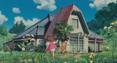 Kusakabe ailesinin yeni evi, film görüntüsü (Komşum Totoro, 1988) Öncelikle bu