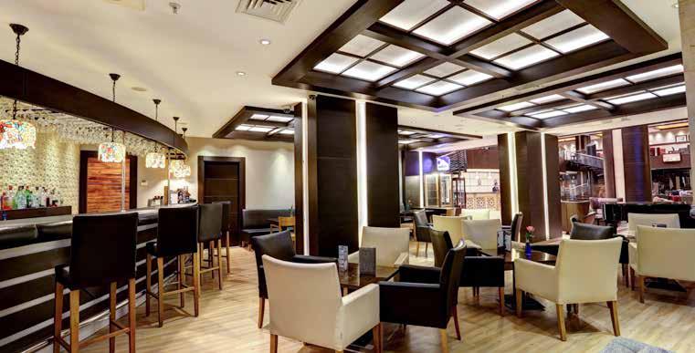 Plato Bar Tesiste üst lobi katında bar ve oturma alanları ile tv salonu,okuma salonu, internet salonu, blardo, masa tenisi mevcuttur.