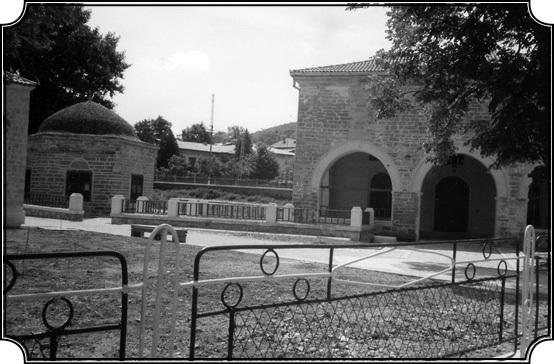 Babadağ daki Gazi Ali Paşa Camii ve Türbesi (1610 tarihinde yapılmış). Niye göçmek zorunda kaldılar, Çar ne yaptı onlara? Bu bizim tarihimizde Deli olarak anılan Petro mu? Evet, Çar Deli Petro. 18.