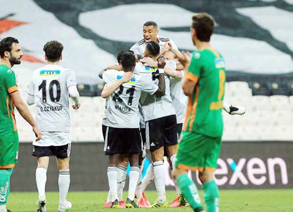 Milli ara öncesinde Trabzonspor'a kendi evinde 2-1 mağlup olan Beşiktaş, topladığı 20 puanla ligde 6. sırada bulunuyor. Siyah-beyazlı ekipten 1 puan fazlası olan Aytemiz Alanyaspor ise 5.