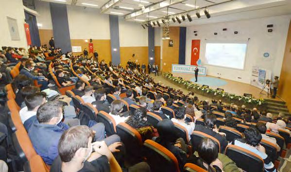 2015 yılından itibaren Ahmet Keleşoğlu Eğitim Fakültesi binasına hizmet veren birimin yeni binasına 2020 yılında taşındığını anlatan Cem Zorlu, 3 bin metrekarelik alanda 12 laboratuvar, 28 cihaz