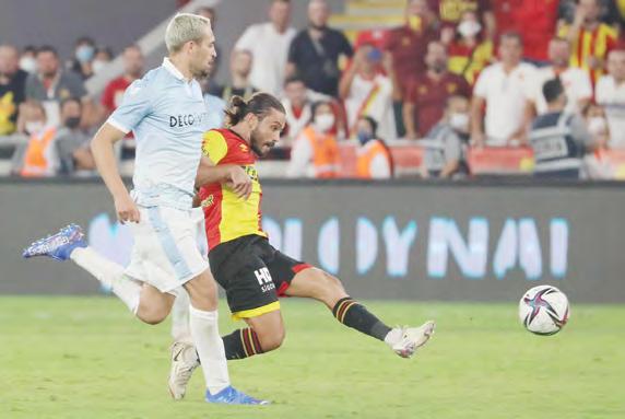 O günkü müsabakada fileleri 2 kez havalandıran Gürsel Aksel, rekabette ilk golü atan isim olurken, sarı-kırmızılı ekibin diğer golünü Rahmi Kaleci kaydetti.
