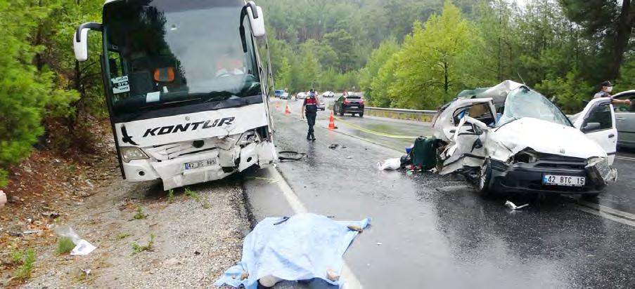 Kazada, araç içerisinde kimsenin olmaması nedeniyle ölen ya da yaralanan olmazken, otomobilde maddi hasar meydana geldi.