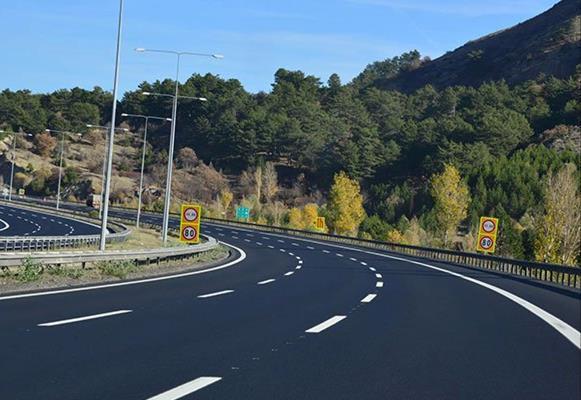 Yaygın Kullanım Alanları Karayolları Yol Durumu ve Envanter Tespiti Otoyollar, - Yol aydınlatma ve sinyalizasyonların durumu ve yer tespitleri - Dinlenme tesislerinin durumu ve nerelerde bulunduğu -