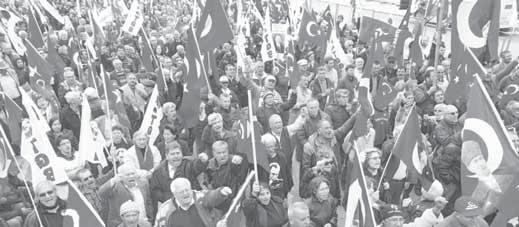 Atatürk te birleşiyoruz diyen MAF Ankara Temsilcisi Ufuk Söylemez 152 merkezde 75 bini aşkın kişinin katılımıyla gerçekleşen Milli Anayasa Forumları nın 23 Nisan da Milli Merkez e dönüşeceğini
