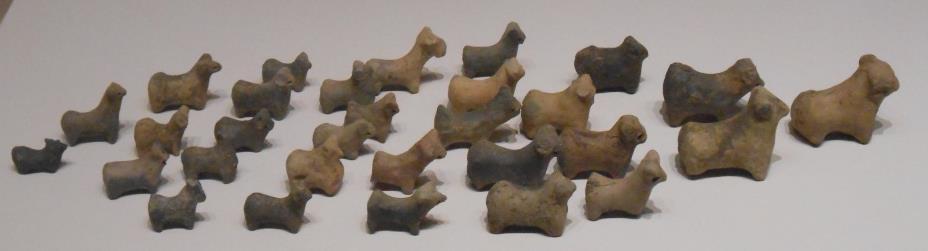 Eski Yunan ve Roma da çocukların genellikle pişmiş topraktan yapılmış hayvan figürleri ile oynamakta olduğu çeşitli kaynaklarda belirtilmektedir. (Görsel 1.60 ta sunulmaktadır.