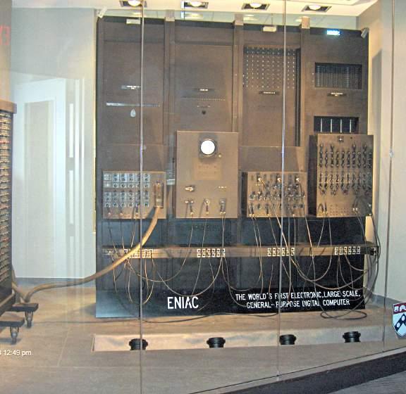 ENIAC ın günümüzdeki bilgisayarlara benzer bir görünüme sahip olduğunu düşünüyorsanız bu büyüklükte bir bilgisayarı hayal etmekte zorlanabilirsiniz.