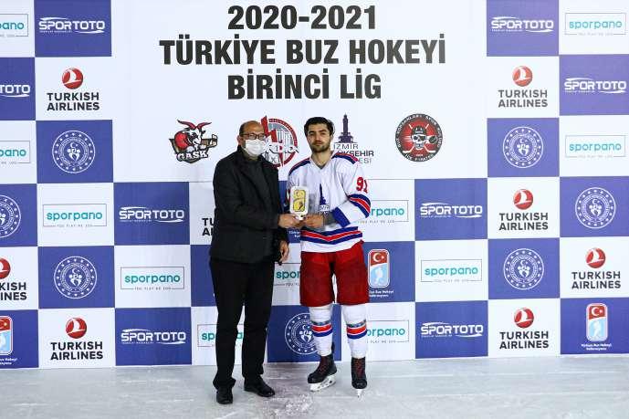 İlk maçta Genç Ankaralılar Spor Kulübü'nü 11-2 yenerek finale adını yazdıran İzmir ekibi, son maçtan da 13-0'lık galibiyetle ayrılıp Süper Lig'e yükseldi.