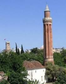 Sosyal, Beşeri ve İdari Bilimler Dergisi, 5(8): 1051-1070. Münferit Tip İncelemiş olduğumuz on beş tane minareden sadece bir tanesi Antalya Yivli Minare bu gruba dahil edilmektedir.