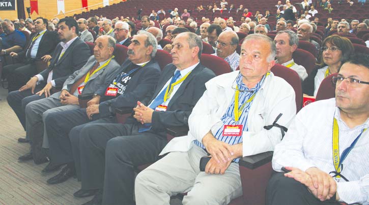 önündeki en büyük engeller olarak görülmüştür.