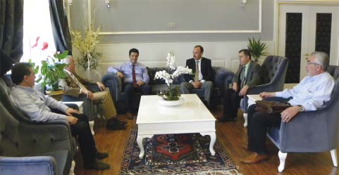 1 Haziran 2014 7 Şubelerden haberler Antalya da Kepez ve Döşemealtı Belediye Başkanlarına ziyaret Antalya Şubemiz, Kepez Belediye Başkanı Av. Hakan Tütüncü yü ziyaret etti.