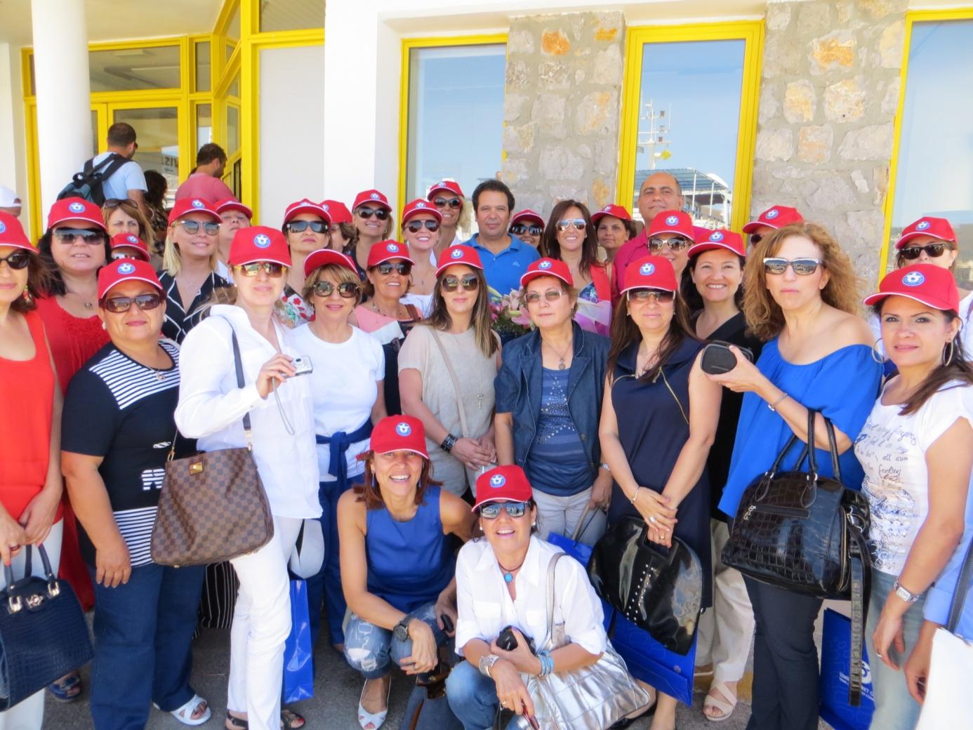 SAKIZ ADASI ZİYARETİ 20 Haziran 2013 Perşembe günü İş Kadınları Konsey üyelerimizden oluşan ekibimiz Sakız Adası na iş inceleme gezisi gerçekleştirmiştir.