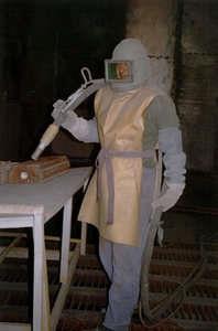 3.Tozun önlemediği durumlarda, Astronot kıyafetlerine benzer dışarıdan havalandırılan ya da hava tüpleri kullanılan tüm vücudu örten özel giysiler ile çalışma yapılmalıdır.