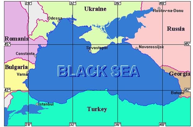 Karadeniz de Türk ve Kıyıdaş Ülkelerin Deniz Kuvvetleri nin Deniz Güvenliğine Katkıları Giriş Karadeniz, 40 55 K-47 15 K enlemleri ile 027 28 D-041 46 D boylamları arasında yer almaktadır.