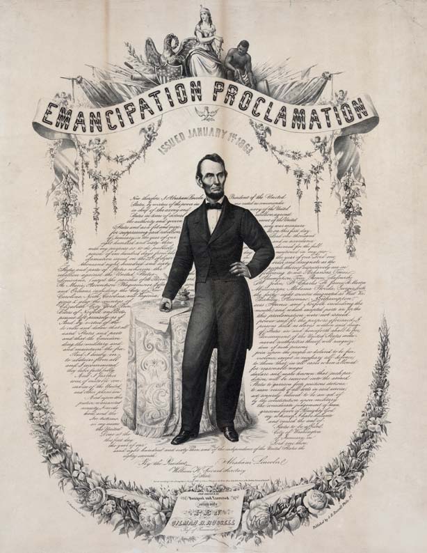 Resimde Abraham Lincoln, isyancı bölgelerdeki tüm köleleri özgürlüklerine kavuşturan, 1 Ocak 1863 tarihli Özgürlük Bildirgesi metninin ortasında tasvir edilmiş.