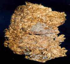 2008 yılına kadar yılda 200 tondan fazla altın ithal edilmekte, bunun tahmini olarak yarısına yakın bir kısmı işlendikten sonra mücevherat biçiminde ihraç edilmektedir.