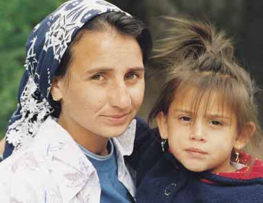 KADINLARA KARfiI HER TÜRLÜ AYRIMCILI IN ÖNLENMES ULUSLARARASI SÖZLEfiMES 13 Rn Mulln UNICEF Turkey 2004 Mdde 18 1 Trf Devletler, iflbu Sözleflme hükümlerine etkinlik kznd rmk ve kydedilen