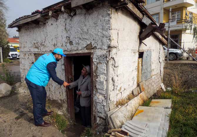 SOSYAL YARDIMLAR 300 AİLEYE ALIŞVERİŞ YARDIM KARTI VE KÖMÜR YARDIMI Türkiye Diyanet Vakfı 300 ihtiyaç sahibi aileye Alışveriş Yardım Kartı ve 50 aileye adak kurban eti dağıttı.