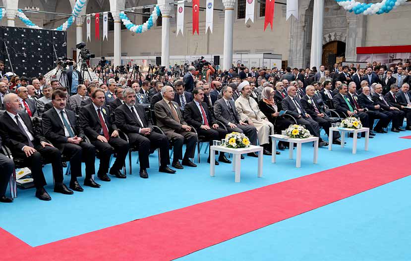 kullanıyorlar. İstiyoruz ki mihrapta, minberde, kürsüde görev yapan arkadaşlarımız da gençlerin gönül dünyasına hitap edebilecek yeni bir dil inşa edebilsinler. İkinci amacımız da budur.