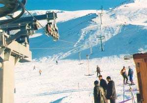 vermektedir. Buzluk Mağaraları Tarihi Harput beldesinin kuzeydoğusunda Elazığ a 11 km. uzaklıktadır.