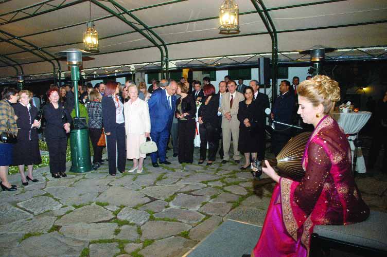 tim gördü ü y llarda oluflmaktad r. Gençlerimizin bu kazan mlar n n kendilerinin ve özellikle ülkemizin gelece i üzerinde de ifltirilmesi çok zor ve kal c etkileri olmaktad r.