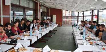 Akol Otel de gerçekleşen kahvaltılı sohbet toplantısına, ÇTSO Genel Sekreteri Sema Sandal ve Oda çalışanları ile Çanakkale deki basın organlarının temsilcileri katıldı.