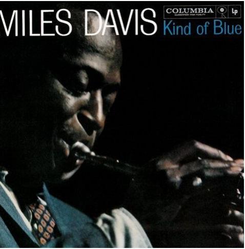 MILES DAVIS KIND OF BLUE 1926 yılında doğan ve 1991 yılında 65 yaşındayken aramızdan ayrılan Miles Davis, hiç şüphesiz müzik dünyasının en güçlü isimlerinden biridir.