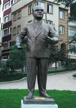 30 Aralık 1994 te The Marmara Oteli nin pastane katına yapılan bombalı saldırı sonucunda ağır yaralandı. 11 Ocak 1995 te hayatını kaybetti.