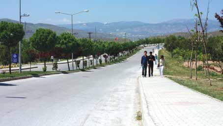 olan derslere devamsızlık sınırı aşılmadan, devam zorunluluğu olmayan derslere ise yıl içi sınavlarından önce ders kayıtlarını yaptırmalıdırlar.