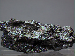 Titanyum (Ti): Bor ile birlikte tane küçültücü etkisi vardır, dayanımı arttırır. Krom (Cr): CrAl 7 şeklinde metaller arası bileşik oluşturur.