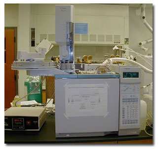 Gaz Kromatografisi Bu teknik laboratuarda basit aletlerle yürütülemez. Yöntemin uygulanmasında çok gelişmiş otomatik cihazlar gereklidir.