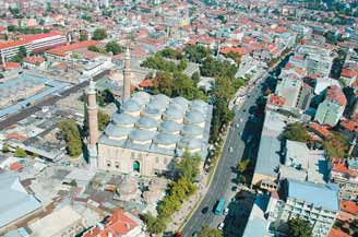 Gezgin Tarihi başkent Bursa da geçmişe yolculuk zamanı Osmanlı döneminde kurulan Cumalıkızık gibi köyleri, son yıllarda çekilen diziler sayesinde turist akınına uğrayan Bursa, imparatorluğun doğuşuna