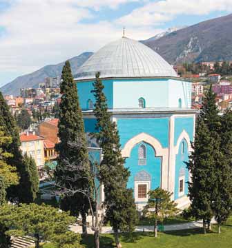 Gezgin YEŞİL TÜRBE, YEŞİL ÇİNİLERLE KAPLI Bursa nın simgelerinden biri olan Yeşil Türbe, 1421 yılında Sultan Çelebi Mehmet tarafından yaptırılmış.