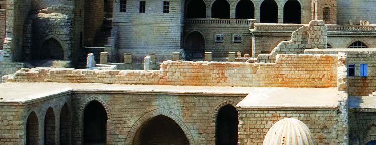 Mardin'den güneye, Mezopotamya ovas na bakt n zda ufuk cizgisine kadar uzanan yeflilin ve kahverenginin tonlar ndan oluflan geometrik desenlerden oluflan bir sanat eseri ile büyüleneceksiniz.