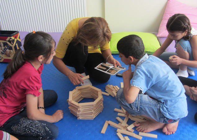 Kırıkhan Toplum Merkezi Kapılarını Açtı YUVA ve Hayata Destek dernekleri tarafından ortaklaşa yürütülmekte olan Kırıkhan Toplum Merkezi Projesi kapsamında Kırıkhan Toplum Merkezi kuruldu.