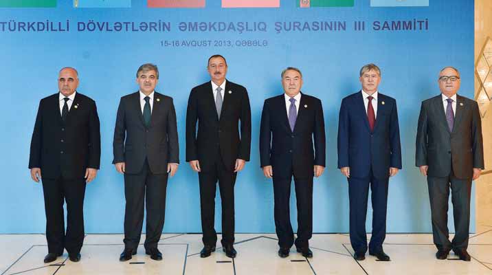 ANALİZ 1 Hazar Bölgesi art arda önemli toplantı ve ziyaretlere ev sahipliği yaptı. Cumhurbaşkanı Abdullah Gül ve Başbakan Recep Tayyip Erdoğan aynı anda bölgedeydi.