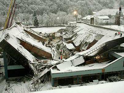 2004 günü Bad Reichenhall/Almanya buz pateni spor salonu (48 mx75 m=3600 m 2 ): Açılışı: 1972 Yıkılışı: 02.01.