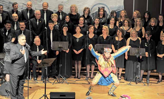 SAYFA SAYFA 1001 10 gazetealtındağ KÜLTÜR Altındağ Belediyesi THM korosu büyüledi Ankara nın sanat ve kültür başkenti olan Altındağ yine muhteşem bir konsere ev sahipliği yaptı.
