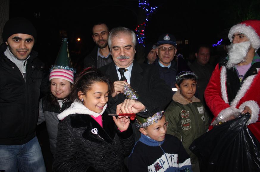 KeĢan Belediye BaĢkanlığı olarak bu yıl ilkini düzenlediğimiz yılbaģı partisinde asıl düģüncemiz ilçemizde bulunan vatandaģlarımızı bir arada toplamak, birlik ve bütünlüğünü sağlamak ve yeni yılı hep