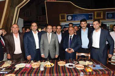 ramazan etkinlikleri hemşerileri ile buluşması için her gün farklı bir derneğe Belediye Nikah Sarayı nda iftar yemekleri de verildi.